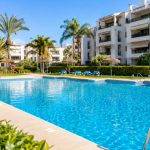 Piscina comunitaria en agosto: cómo mantener el agua perfecta con altas temperaturas y uso intensivo